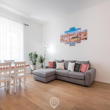Apartamento La Finestra Sul Corso Cagliari Exterior foto